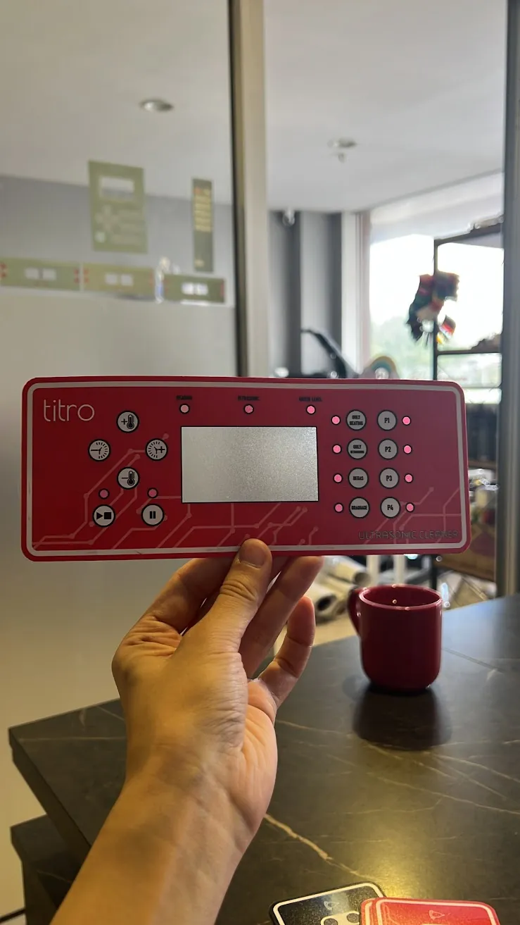 Bordo zeminli, LCD pencereli ön panel